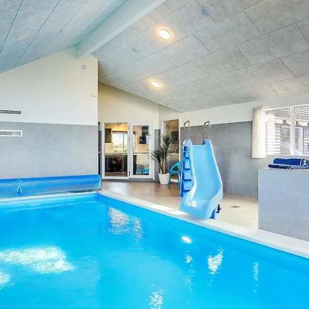 Eskilstrup Sleeps 30 Pool Wifi Feriehus *