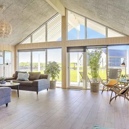 Eskilstrup Sleeps 30 Pool Wifi Feriehus Eskilstrup (Funen)