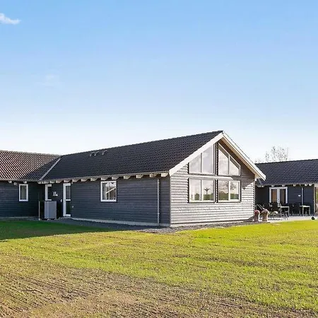Feriehus Eskilstrup Sleeps 30 Pool Wifi