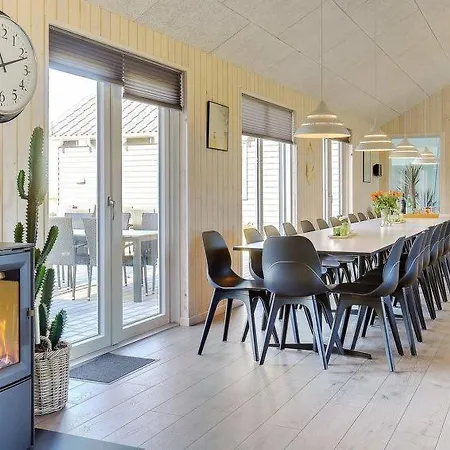 Eskilstrup Sleeps 30 Pool Wifi Feriehus