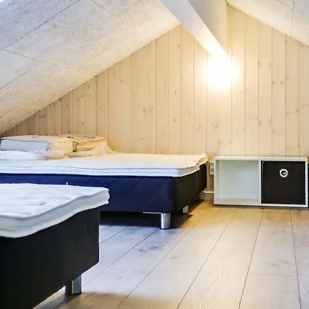 Eskilstrup Sleeps 30 Pool Wifi Feriehus *