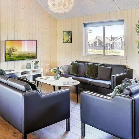 Eskilstrup Sleeps 30 Pool Wifi Feriehus