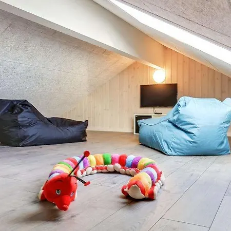 Feriehus Eskilstrup Sleeps 30 Pool Wifi