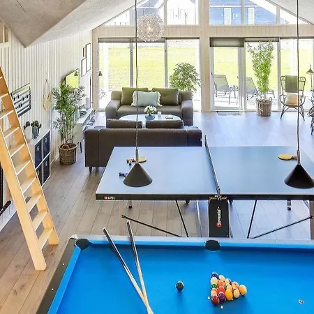 Eskilstrup Sleeps 30 Pool Wifi Feriehus