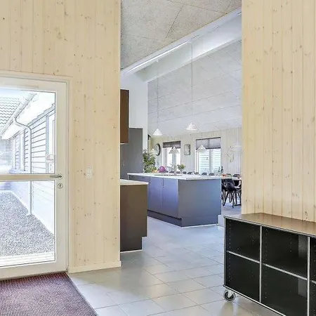 Eskilstrup Sleeps 30 Pool Wifi Feriehus *