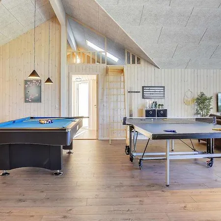 Feriehus Eskilstrup Sleeps 30 Pool Wifi